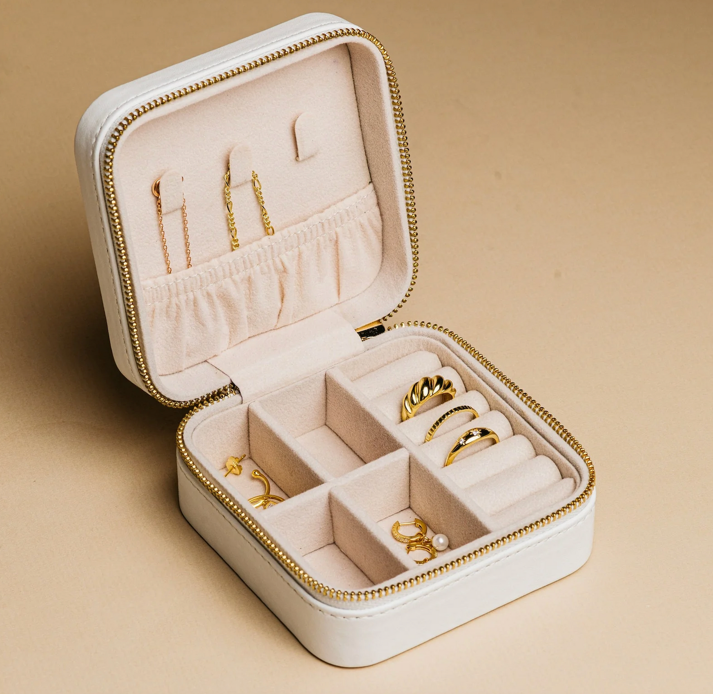 White Travel Sized Leather Jewelry Box